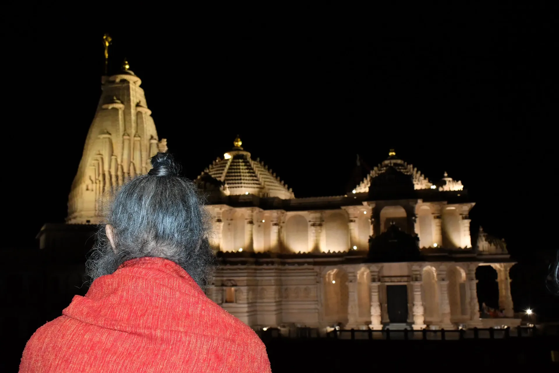 a-blessed-evening-with-vishwaguru-ji-at-om-ashram bodyImage